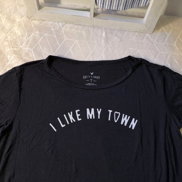 π3 for $15π "I Like My Town" Graphic Cropped Tee - Picture 4 of 9